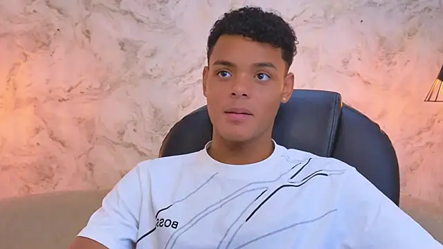 Valentino Thompson online show from 10.10.25