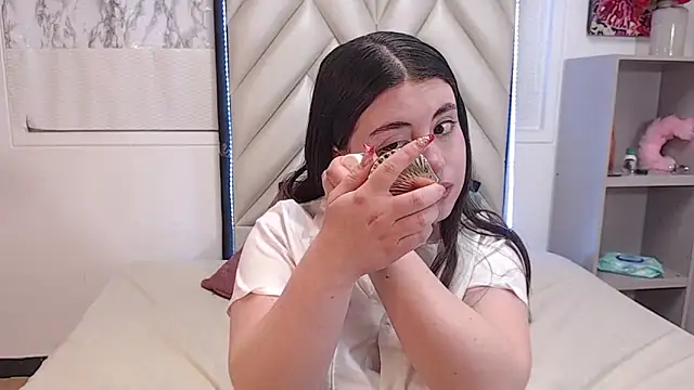 Vicluxxx online show from 10.16.25