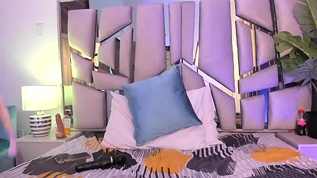  valeria saenz  online show from 10.30.25