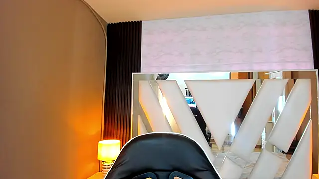 Amy Hottiee online show from 12.03.25