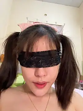 Snapshot of ZinzinLy chatting on 10.06.25 ZinzinLy online show from 10.06.25