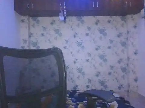 Snapshot of priyaverma00 chatting on 10.18.25 priyaverma00 online show from 10.18.25