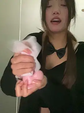 xixi 28 online show from 10.18.25