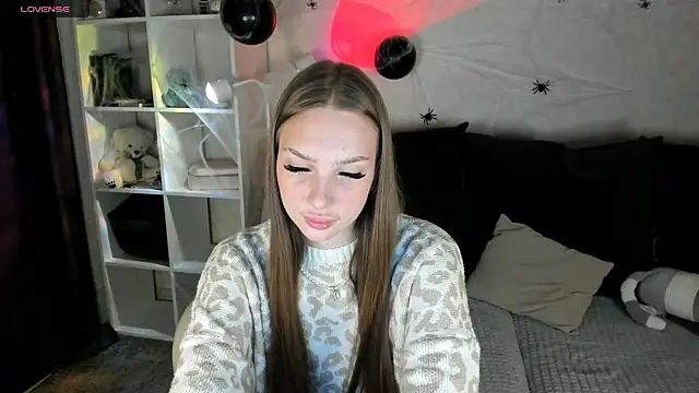 AliceLababy  online show from 10.26.25