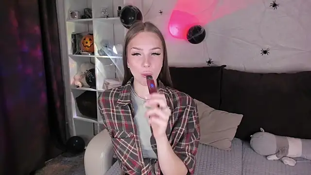 AliceLababy  online show from 10.30.25