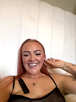 RedHeadRoxyUK online show from 10.24.25