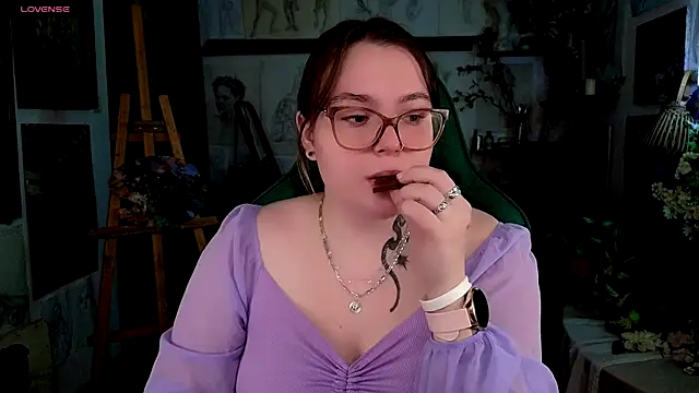 Snapshot of KatrinClark chatting on 09.08.25 KatrinClark online show from 09.08.25