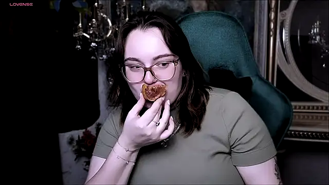 Snapshot of KatrinClark chatting on 09.26.25 KatrinClark online show from 09.26.25