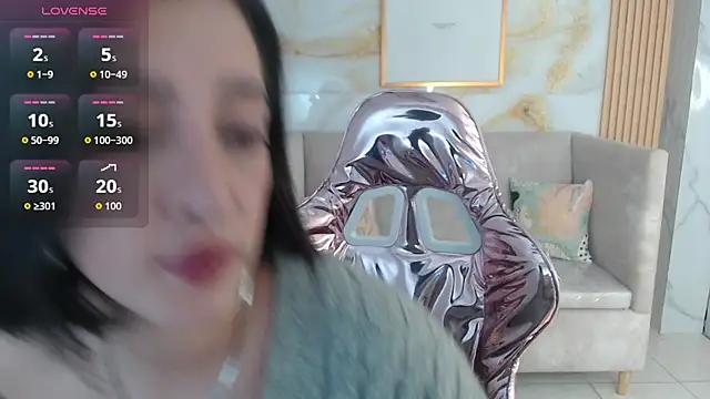 sara lopez s online show from 11.12.25