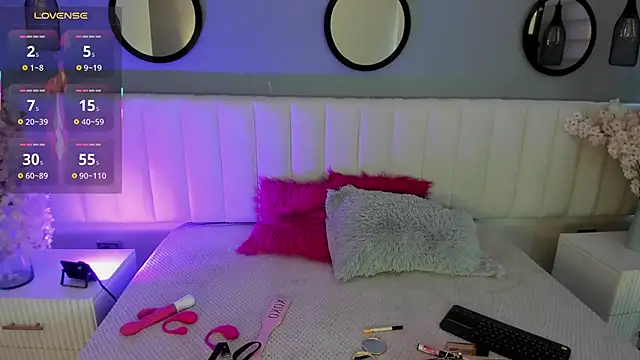 Mila Hank  online show from 11.08.25