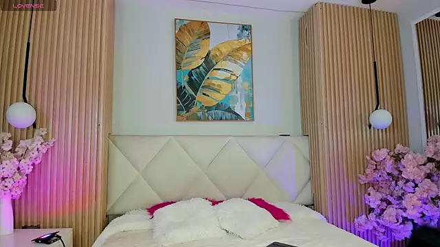 Mila Hank  online show from 04.09.26