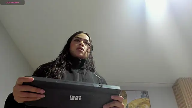 Mila Hank  online show from 04.17.26