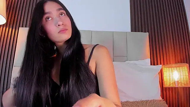 Snapshot of Nicolqueen_ chatting on 04.23.26 Nicolqueen online show from 04.23.26