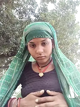 Snapshot of Idhika_Jha chatting on 09.28.25 Idhika Jha online show from 09.28.25