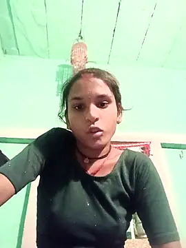 Snapshot of Idhika_Jha chatting on 10.07.25 Idhika Jha online show from 10.07.25