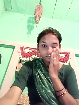 Snapshot of Idhika_Jha chatting on 10.12.25 Idhika Jha online show from 10.12.25