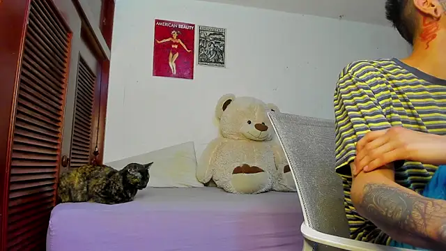 Snapshot of cold_snow013 chatting on 10.26.25 cold snow013 online show from 10.26.25