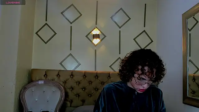 Snapshot of Aaron_Fordd chatting on 09.18.25 Aaron Fordd online show from 09.18.25