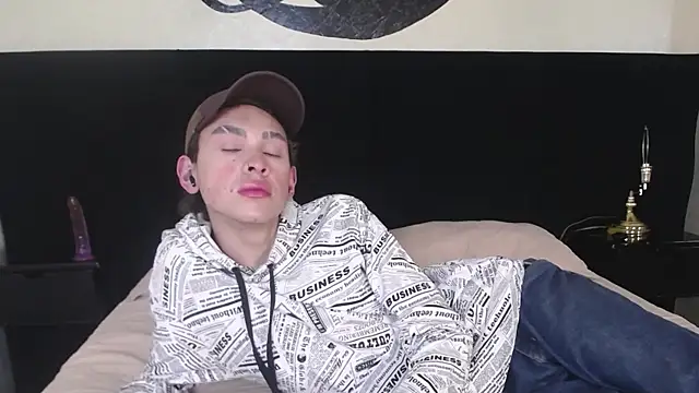 Snapshot of Aaron_Fordd chatting on 09.20.25 Aaron Fordd online show from 09.20.25