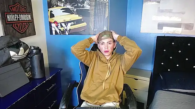 Snapshot of Aaron_Fordd chatting on 10.01.25 Aaron Fordd online show from 10.01.25