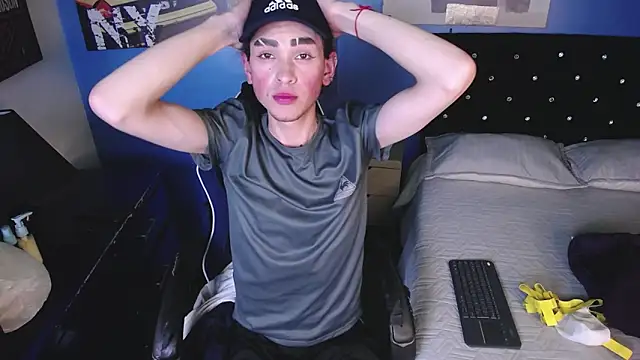 Snapshot of Aaron_Fordd chatting on 10.07.25 Aaron Fordd online show from 10.07.25