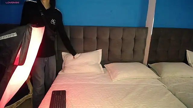 Snapshot of Aaron_Fordd chatting on 10.15.25 Aaron Fordd online show from 10.15.25