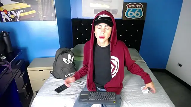 Snapshot of Aaron_Fordd chatting on 10.17.25 Aaron Fordd online show from 10.17.25