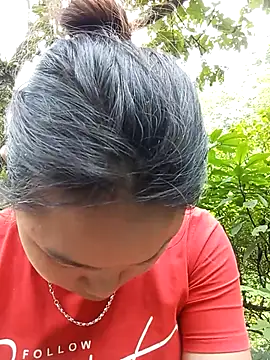 Snapshot of may-squirl chatting on 09.25.25 may-squirl online show from 09.25.25