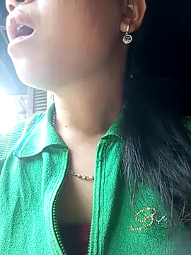 Snapshot of may-squirl chatting on 10.06.25 may-squirl online show from 10.06.25