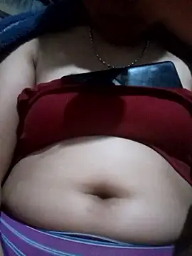 Snapshot of may-squirl chatting on 10.08.25 may-squirl online show from 10.08.25