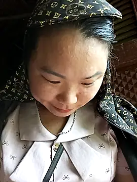 Snapshot of may-squirl chatting on 10.20.25 may-squirl online show from 10.20.25