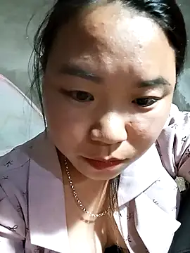 Snapshot of may-squirl chatting on 10.21.25 may-squirl online show from 10.21.25