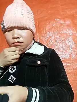 Snapshot of may-squirl chatting on 10.25.25 may-squirl online show from 10.25.25