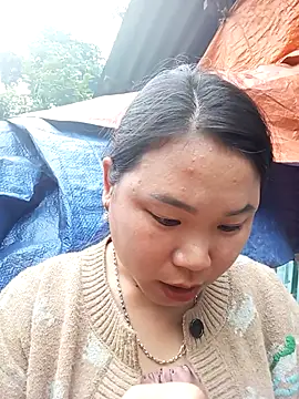 Snapshot of may-squirl chatting on 10.29.25 may-squirl online show from 10.29.25