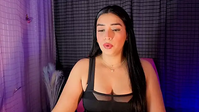 Snapshot of Kayleemorales chatting on 12.17.25 Kayleemorales online show from 12.17.25