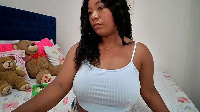 Snapshot of AvaJones_33 chatting on 04.09.26 AvaJones 33 online show from 04.09.26