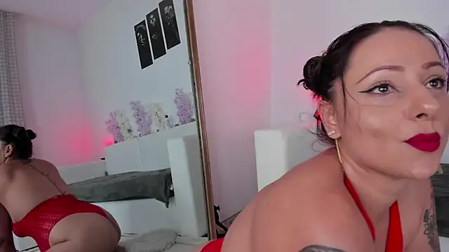 HoneyKissy online show from 10.31.25