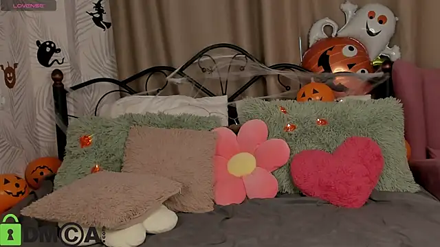 Agnes Passero online show from 10.26.25