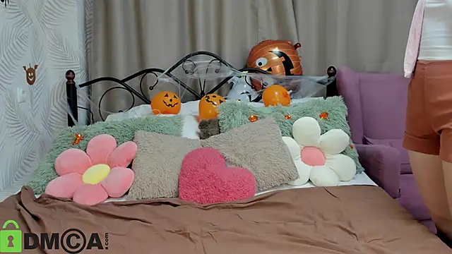 Agnes Passero online show from 10.29.25