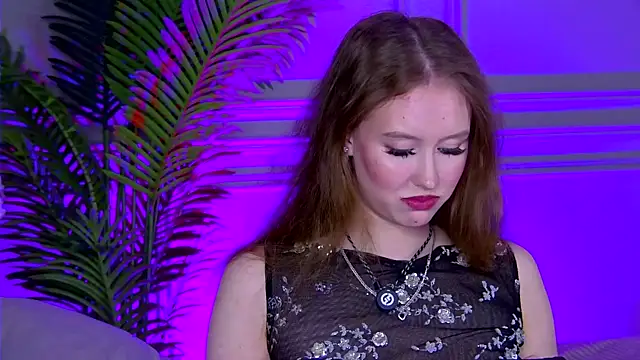 Snapshot of -VivienRay- chatting on 10.12.25 -VivienRay- online show from 10.12.25