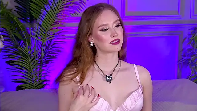 Snapshot of -VivienRay- chatting on 10.16.25 -VivienRay- online show from 10.16.25