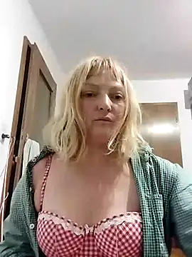 Snapshot of LiluLiluLilu chatting on 09.22.25 LiluLiluLilu online show from 09.22.25