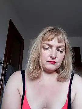 Snapshot of LiluLiluLilu chatting on 10.08.25 LiluLiluLilu online show from 10.08.25