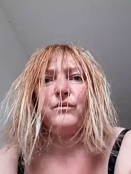 Snapshot of LiluLiluLilu chatting on 10.13.25 LiluLiluLilu online show from 10.13.25