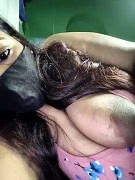 Snapshot of V-hot-swiet chatting on 10.07.25 V-hot-swiet online show from 10.07.25