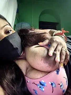 Snapshot of V-hot-swiet chatting on 11.04.25 V-hot-swiet online show from 11.04.25