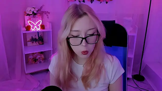 Snapshot of RubyBennett chatting on 09.13.25 RubyBennett online show from 09.13.25