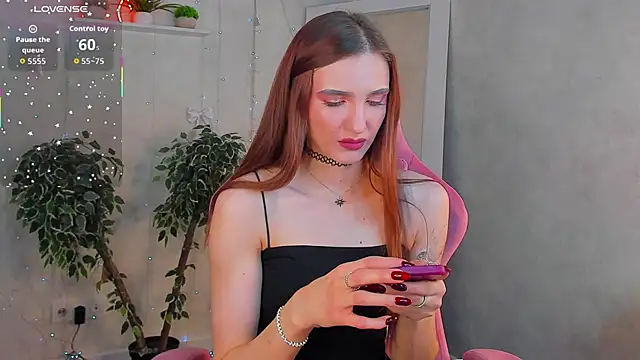 Snapshot of Alisha_Green chatting on 06.12.26 Alisha Green online show from 06.12.26