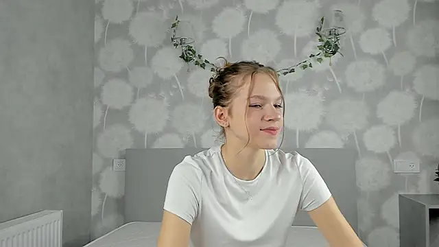 Snapshot of VelvetRisque chatting on 11.18.25 VelvetRisque online show from 11.18.25