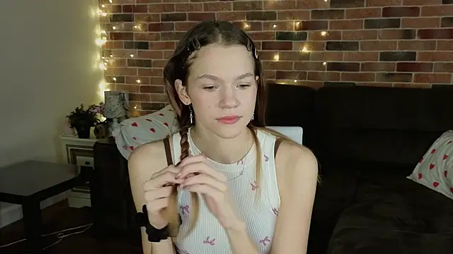 VelvetRisque online show from 01.10.26